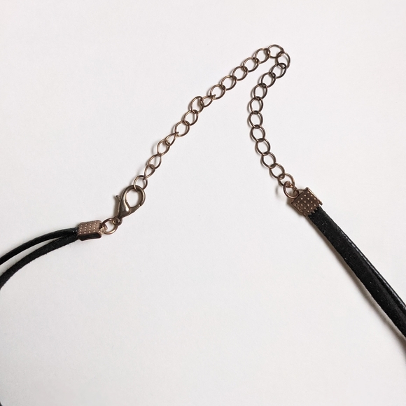 Velvet Choker with purple pendant - Picture 3 of 8